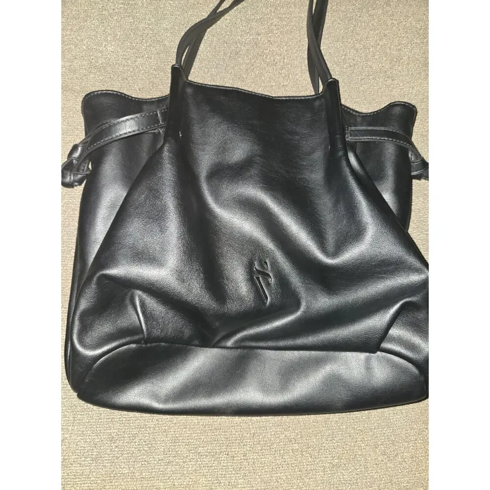 Simply Vera Vera Wang Black Faux Leather Tote Shoulder Handbag Large Magnetic Sn